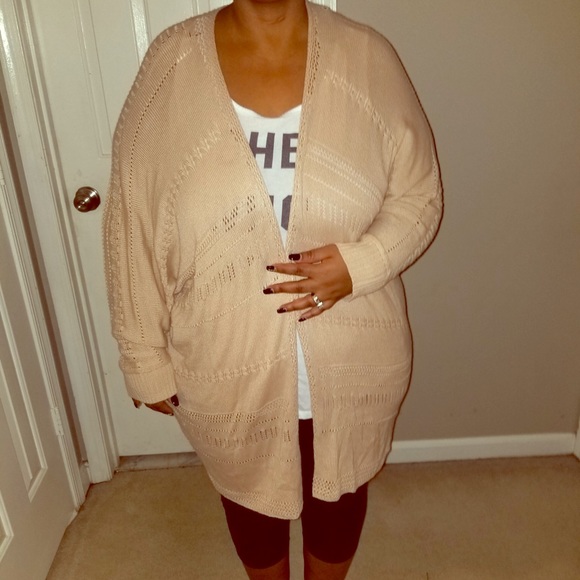 Tan sweater - Picture 1 of 3